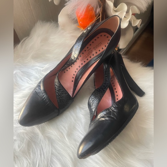 Vintage Black Loius Vuitton Pumps in Great Condition - Picture 2 of 7
